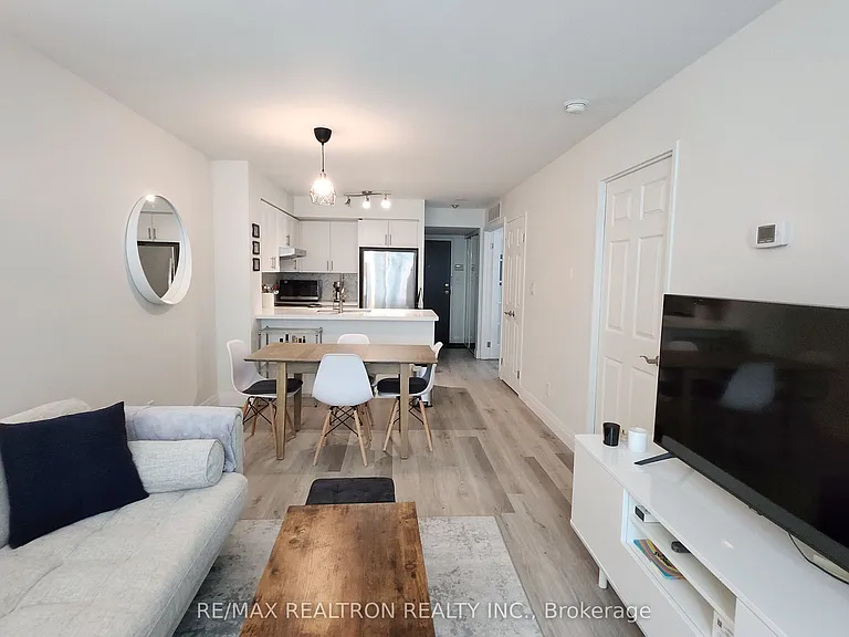 230 King St E #511 — Photo 15