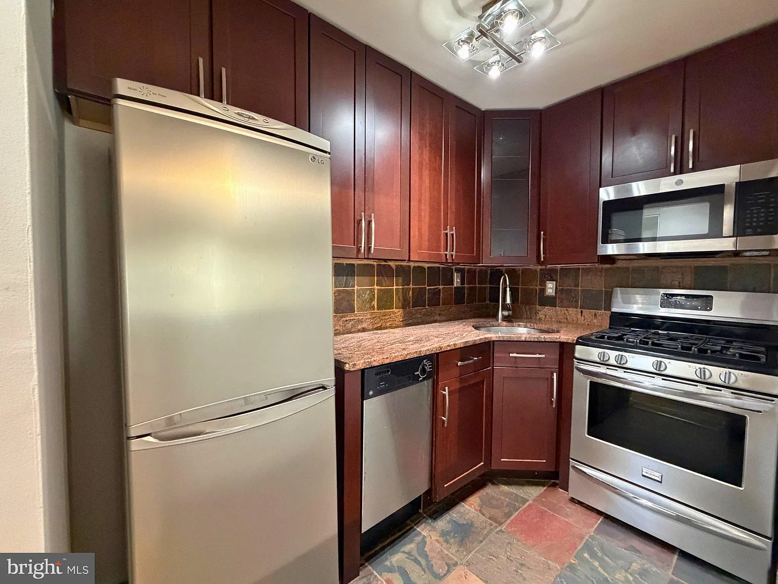 Studio, 1.0 bath, 492 sqft, $1,500 — Photo 2