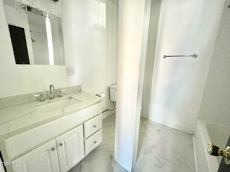502 Lee St #1 — Photo 14