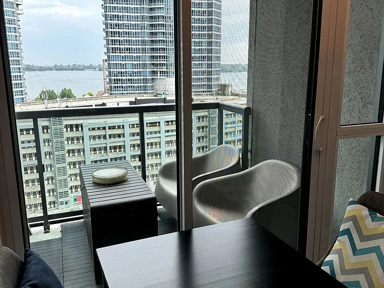 19 Grand Trunk Cres #1510 — Photo 17