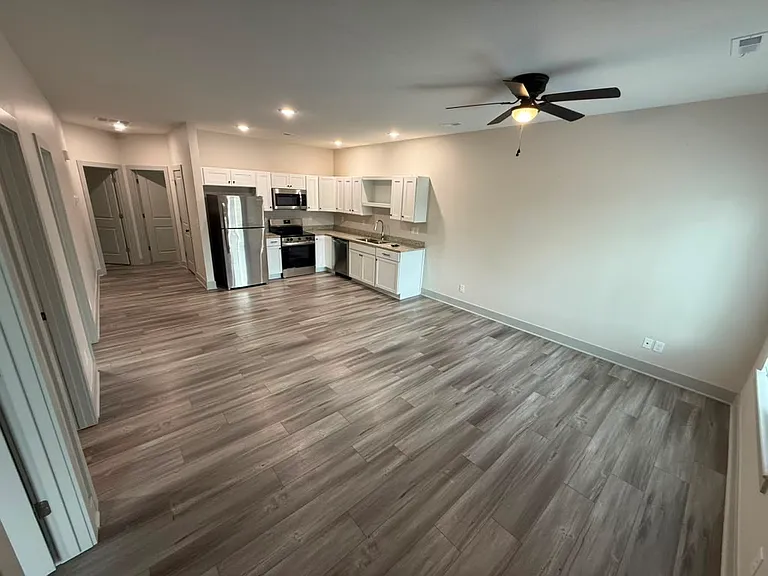 942 N Glendale St — Photo 3
