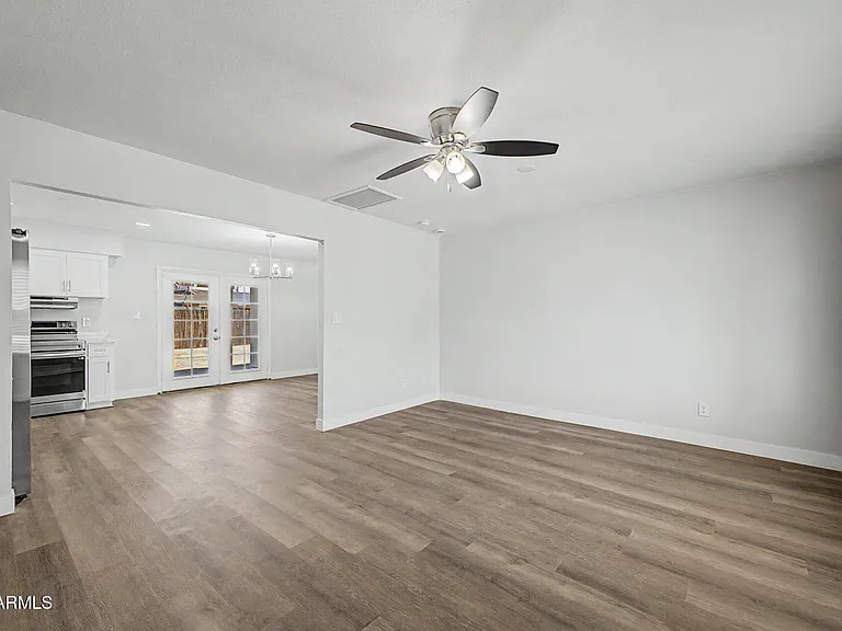 4214 W Lewis Ave — Photo 4