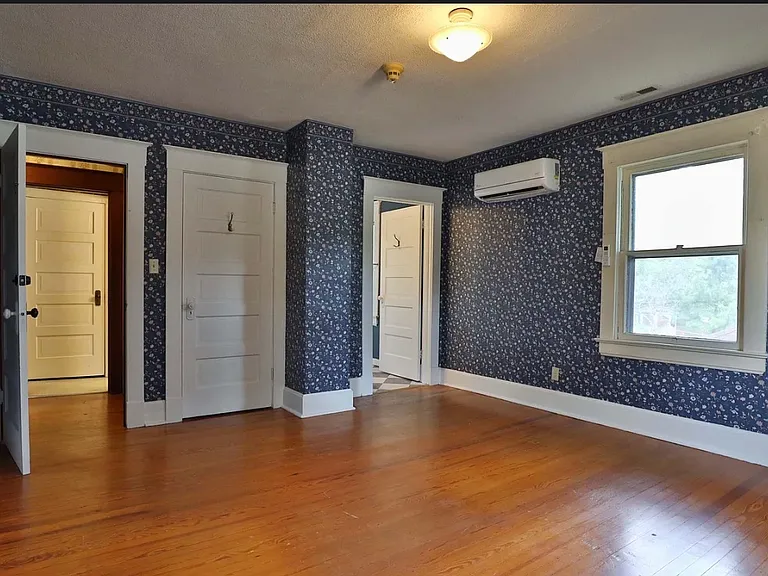 317 E Glenwood St — Photo 19
