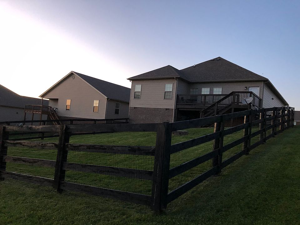 1st image of 629 Fairfax Ln