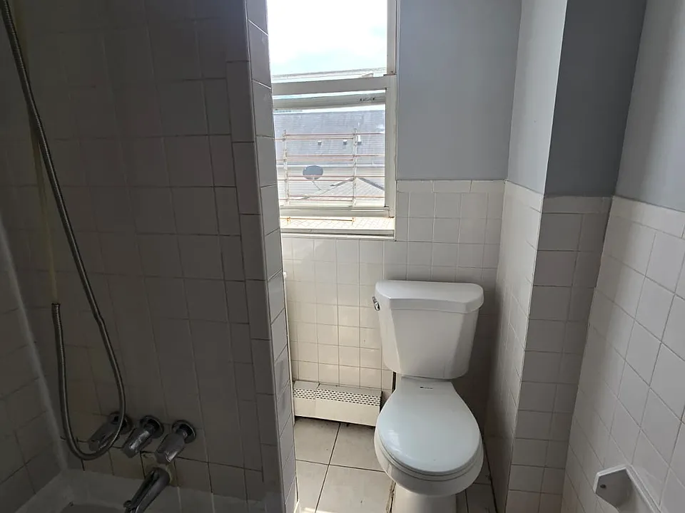 135 Elizabeth Ave #3