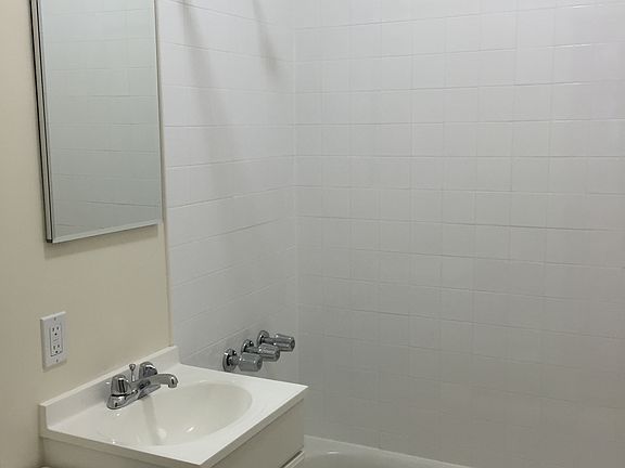 3rd image of 150 E 116th St APT 3A