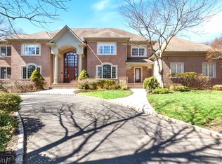 621 Valley Rd, Watchung, NJ 07069