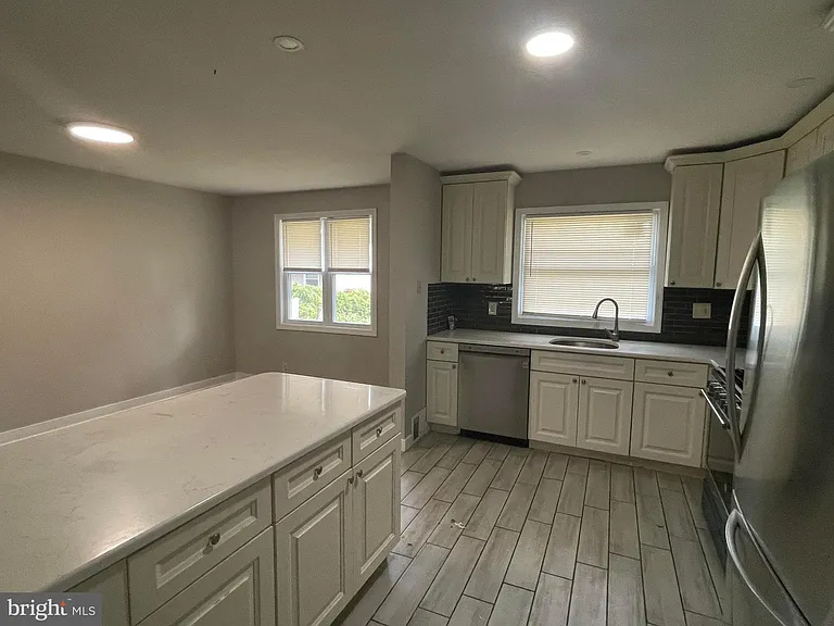 209 Maine Ave — Photo 7