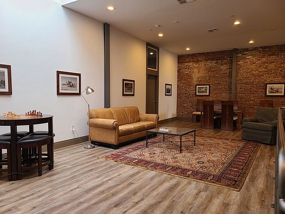 5th image of 401 2nd St #202