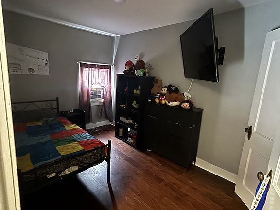 4th image of 2427 S Christiana Ave
