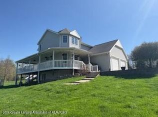 2092 Arch Rd, Eaton Rapids, MI 48827