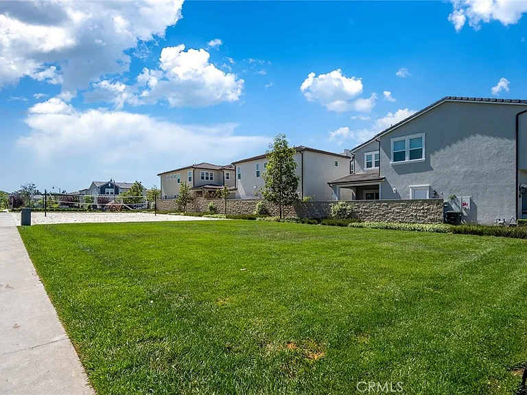 141 Edna Pkwy — Photo 58