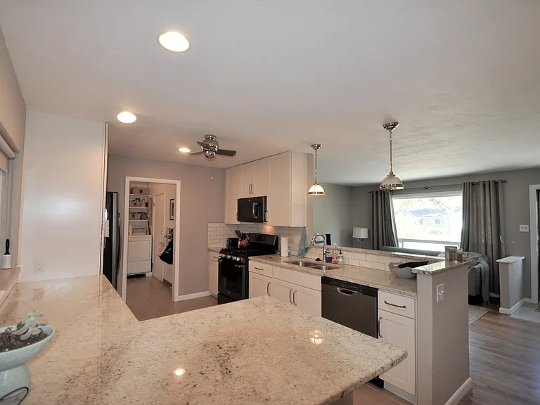 3391 S Holly St — Photo 7