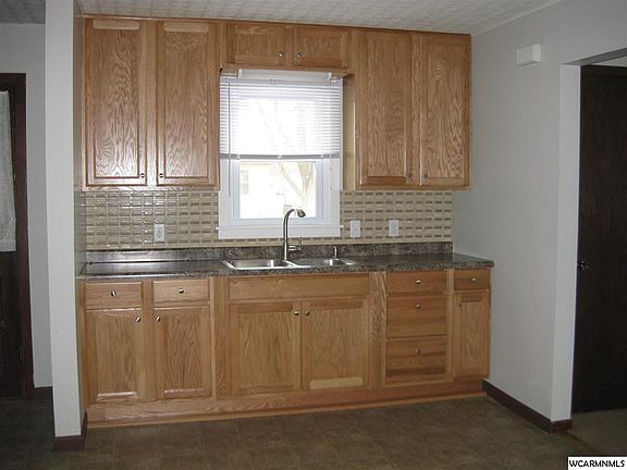 3rd image of 1129 N Park St