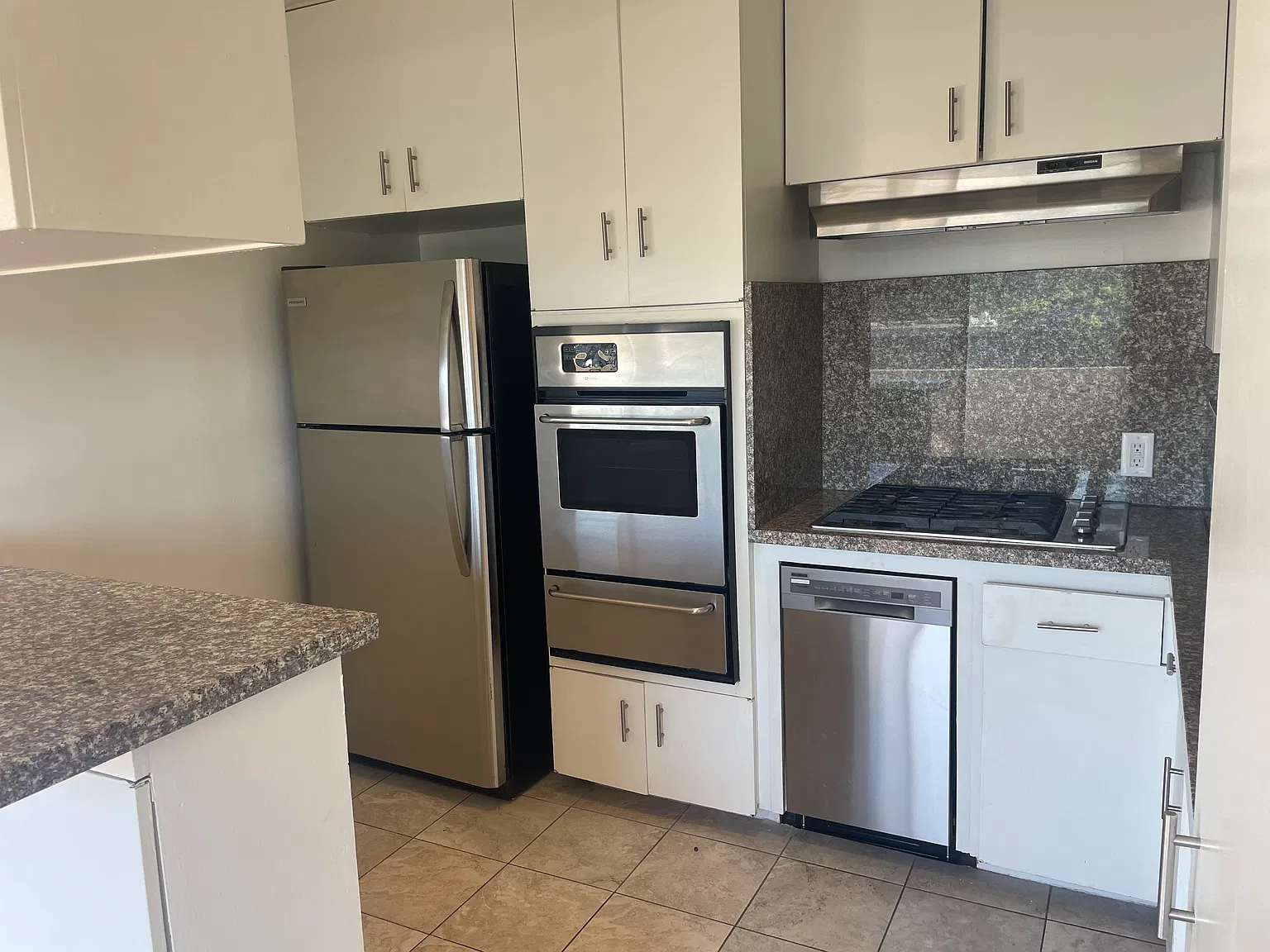 1 bed, $2,500 — Photo 2