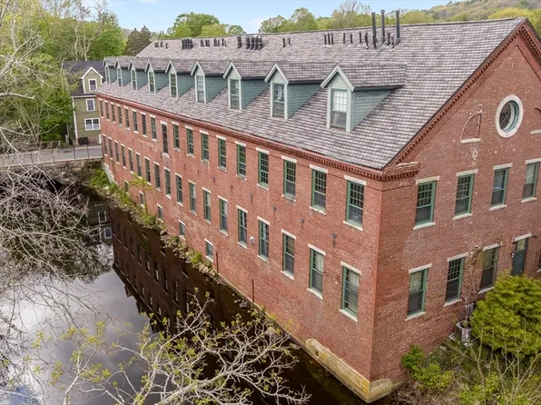 25 Pond St Unit 210, Amesbury, MA 01913