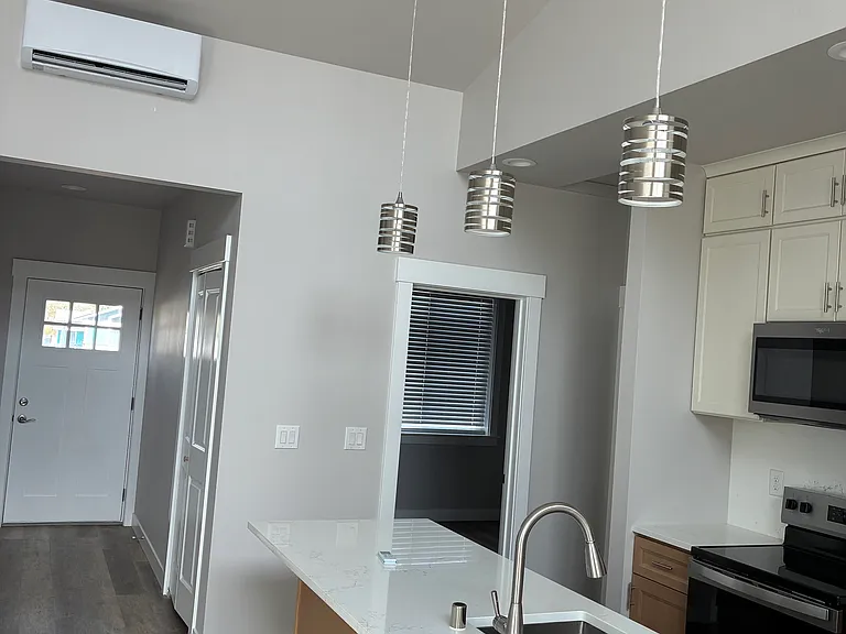 413 Trustee St SW #C — Photo 10