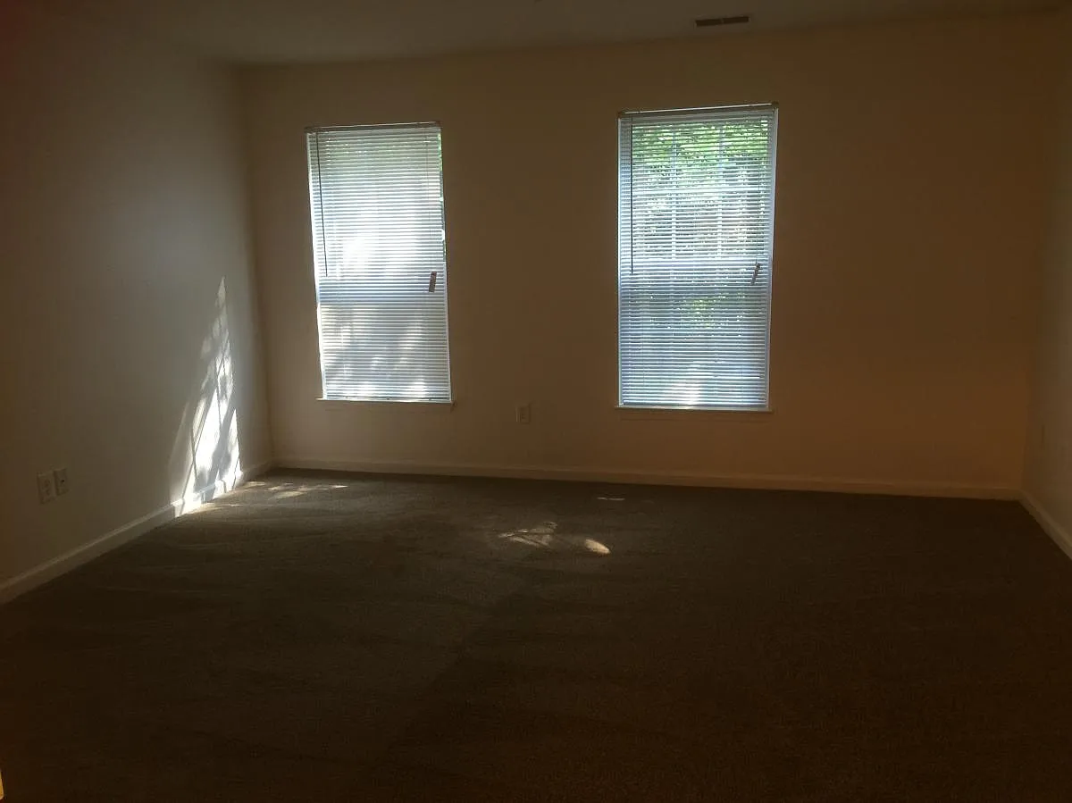 2 bed, 1200 sqft, $2,250 — Photo 3