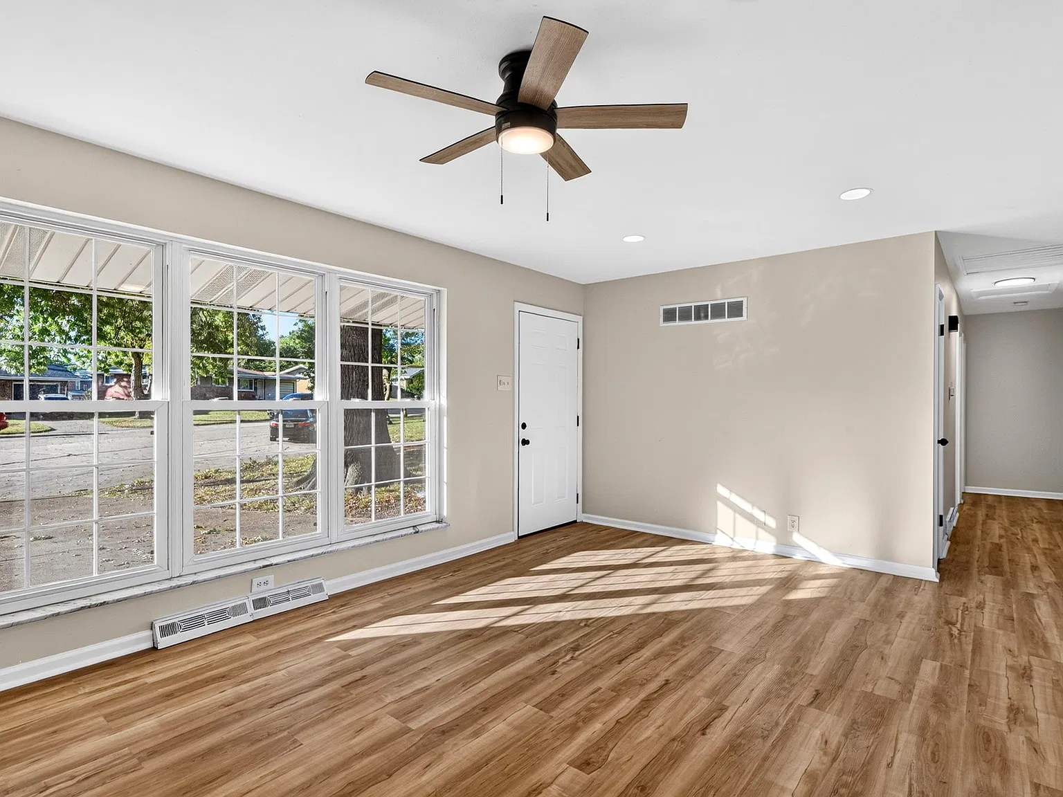 3 bed, 1092 sqft, $2,292 — Photo 3