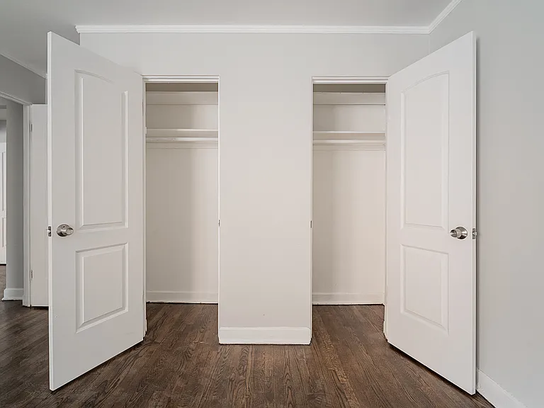Bedroom Closet Space 7359-1N