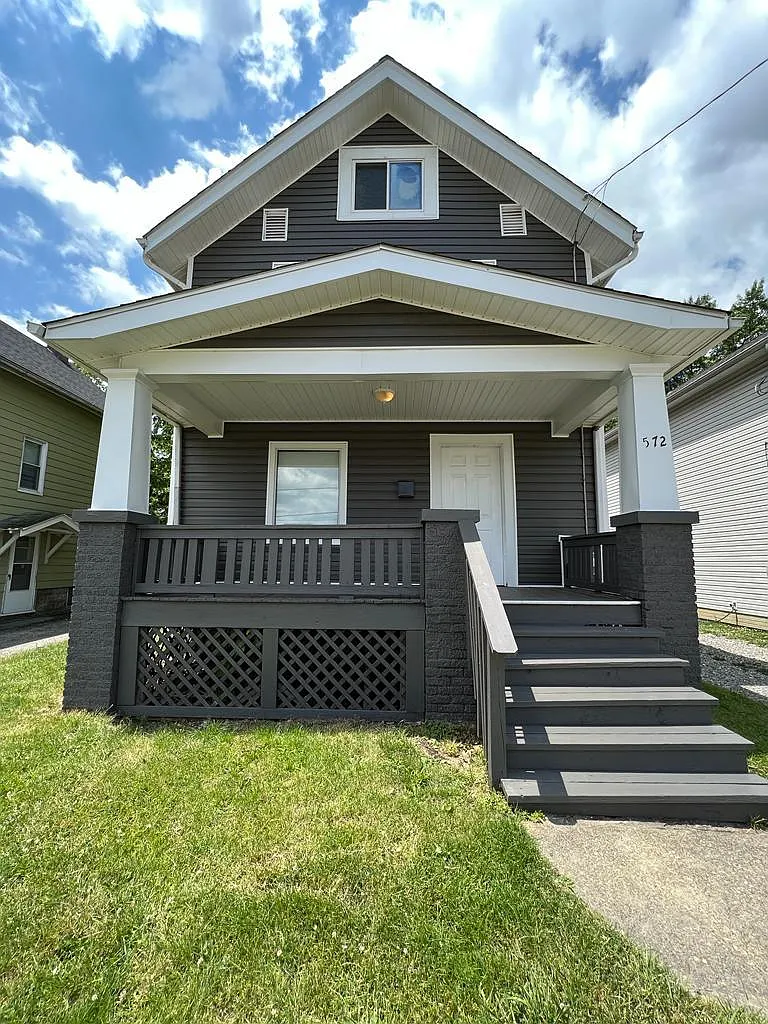 572 Inman St photo 1