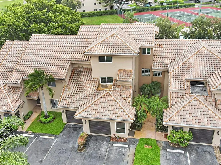 16339 Malibu Dr #22 — Photo 51