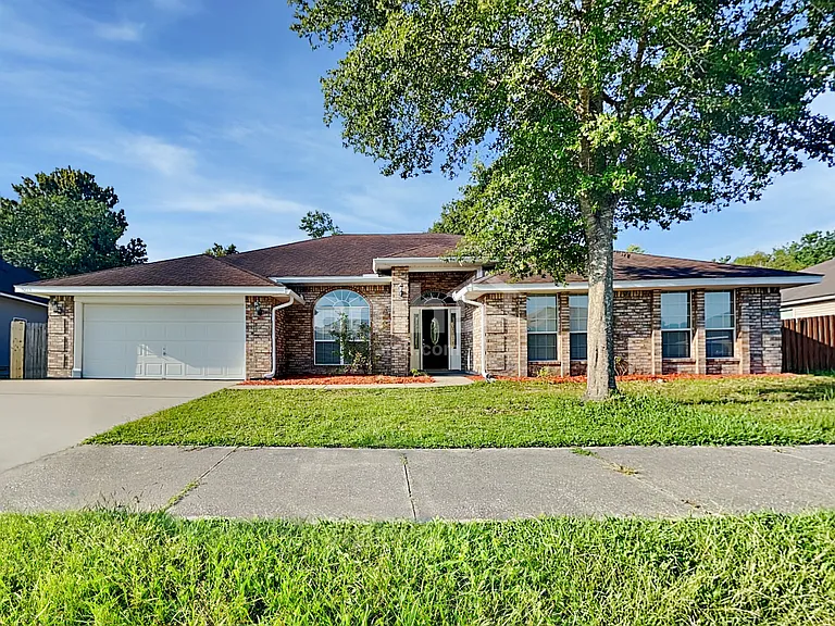 9215 Hawkeye Dr — Photo 1