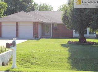 19950 Travis Ln, Stilwell, KS 66085