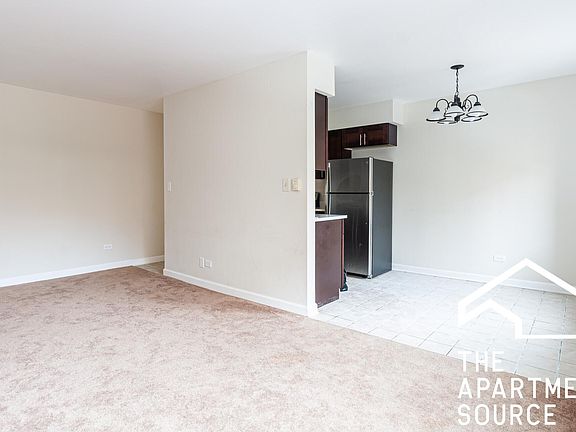 2nd image of 5841 N Winthrop Ave #212