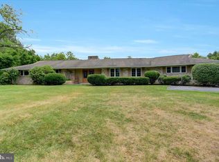 3 Persimmon Dr, Boiling Springs, PA 17007