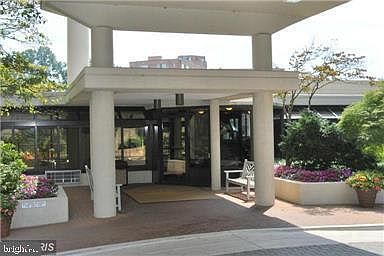 1st image of 1600 N Oak St APT 317