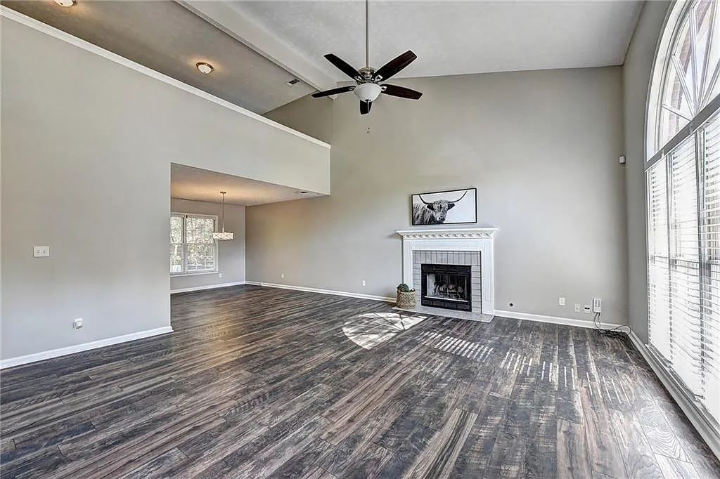 3 bed, 2.0 bath, 2456 sqft, $2,750 — Photo 3