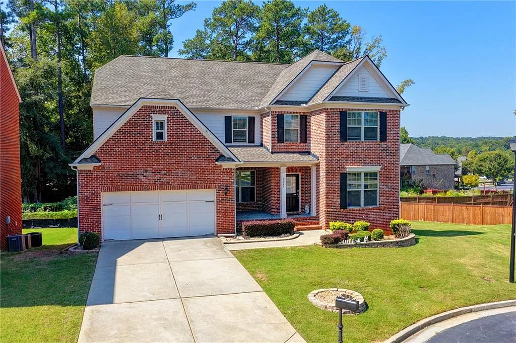 6 bed, 5.0 bath, 4671 sqft, $3,800 — Photo 2