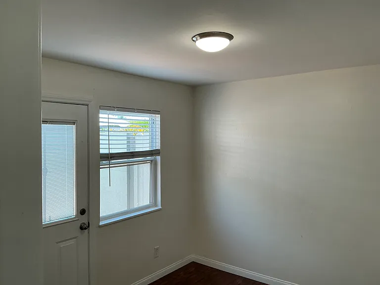 364 16th Pl #A — Photo 22