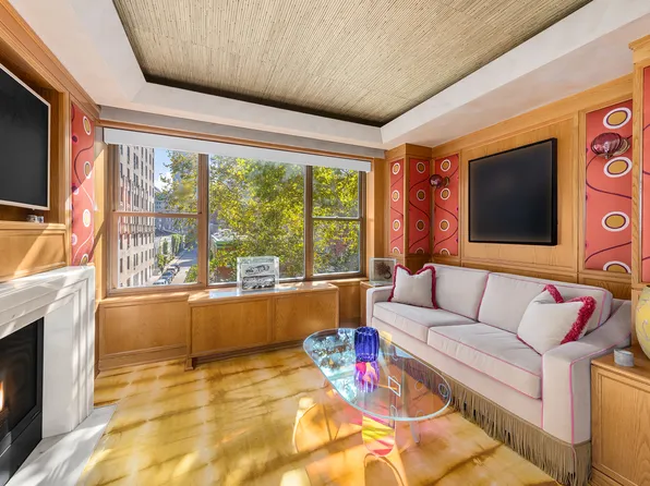 2 Fifth Avenue image 1 of 11