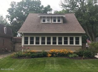 905 Oakleigh Rd NW, Grand Rapids, MI 49504