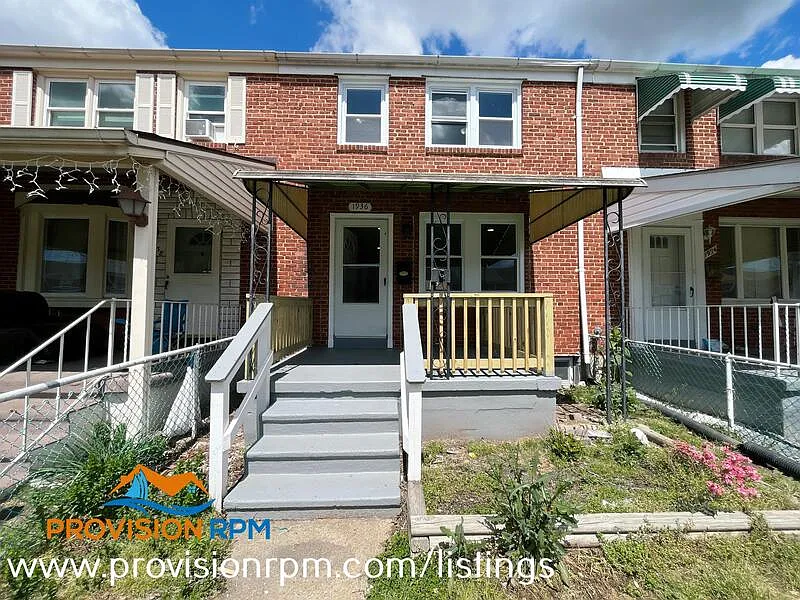 3 bed, 2.0 bath, 1152 sqft, $1,900 — Photo 1