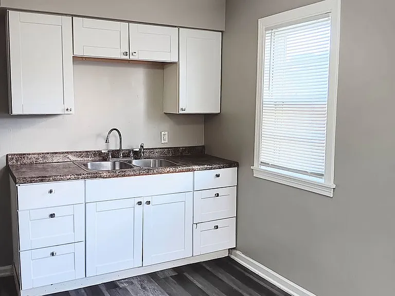 4767 Harrison St — Photo 2