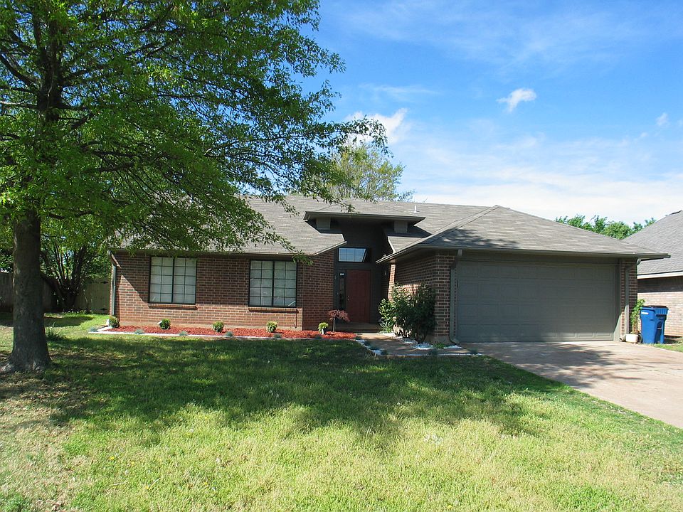 1st image of 901 E Dell Ave
