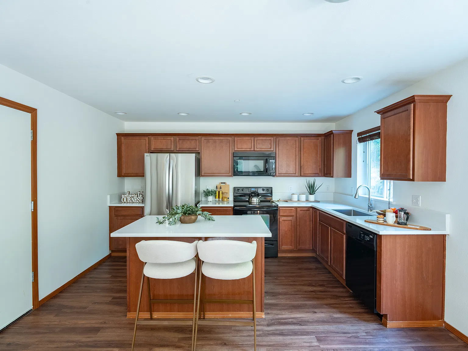 3 bed, 1639 sqft, $3,400 — Photo 3