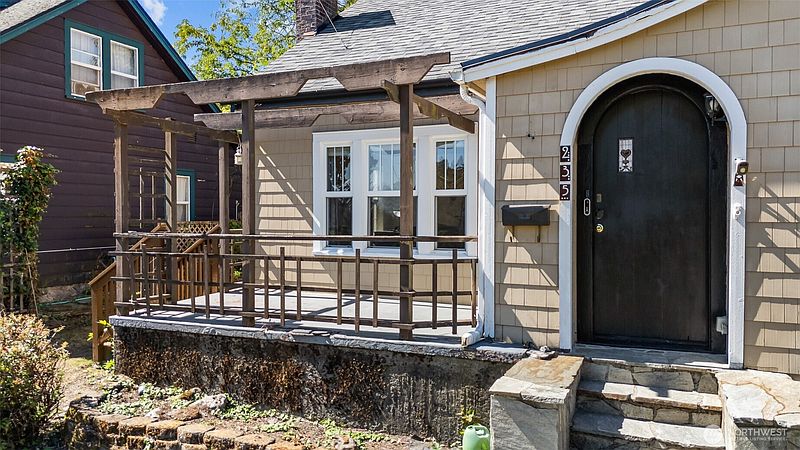 4th image of 235 Percival Street NW