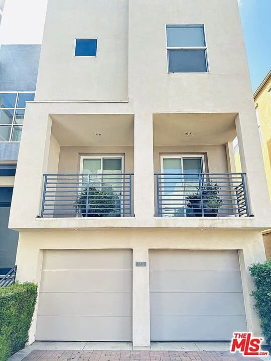 4 bed, 3.0 bath, 2444 sqft, $8,975 — Photo 2
