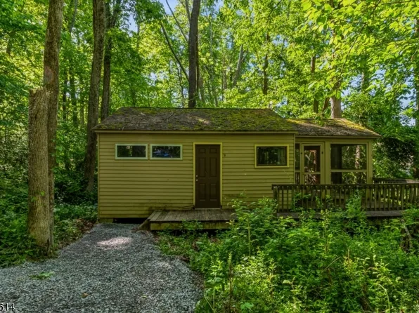 9 Birch Rd, Hackettstown Town, NJ 07840