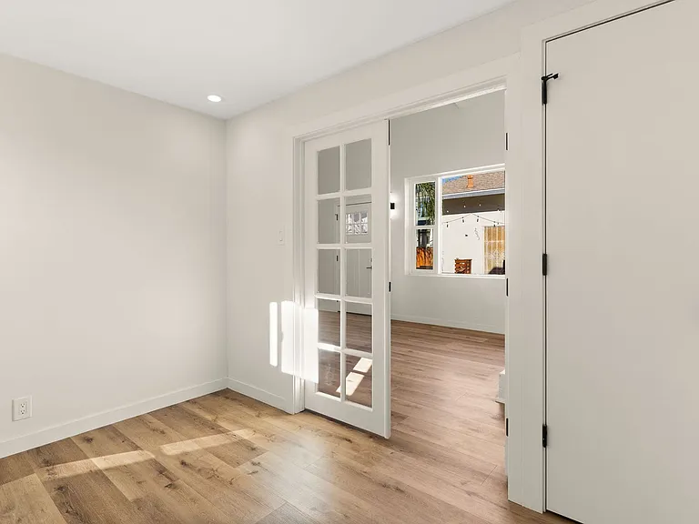 2055 Thomas Ave — Photo 6