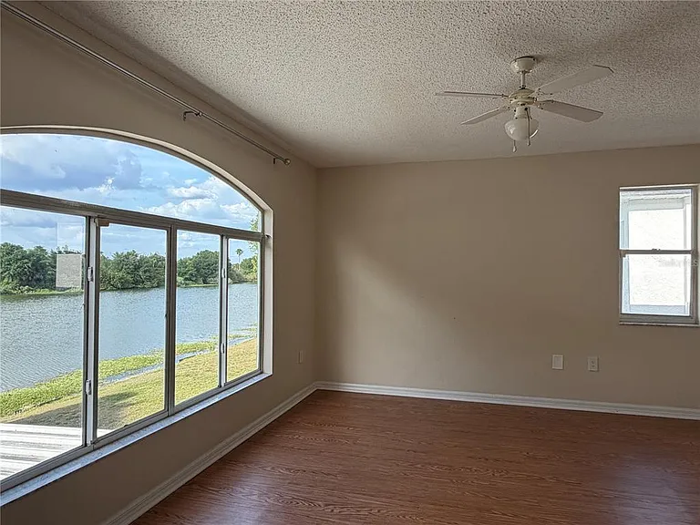 758 Burlwood St — Photo 21