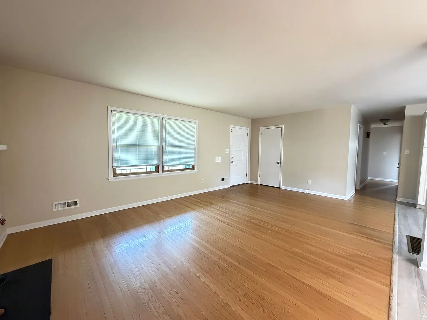 Miraculous 3 Bedroom And 2.5 Bath House!! — Photo 3