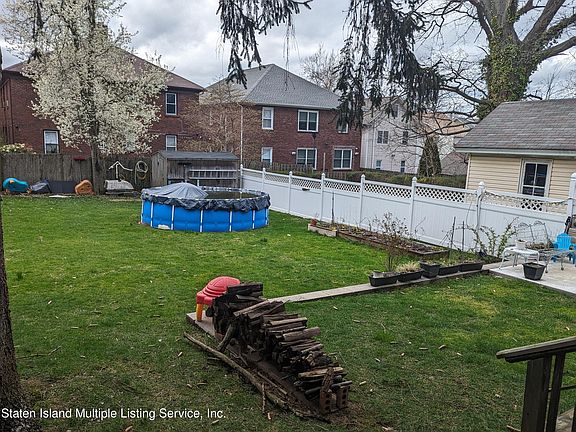 5th image of 370 Sharon Ave