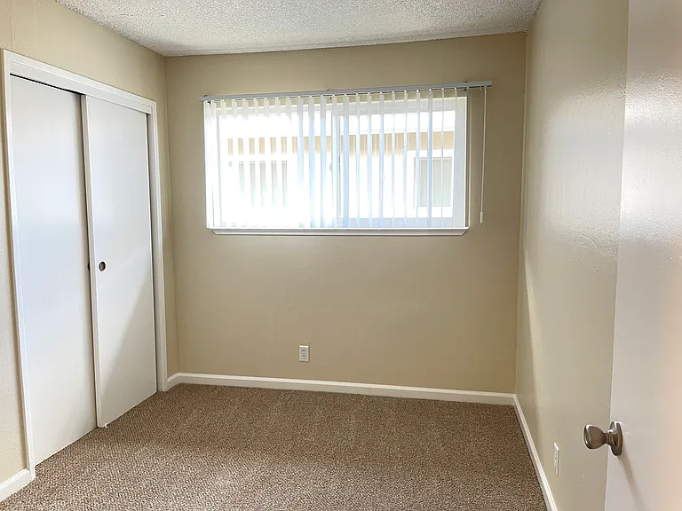 Del Prado Apts — Photo 17