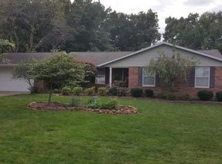 303 Granada Dr, Effingham, IL 62401