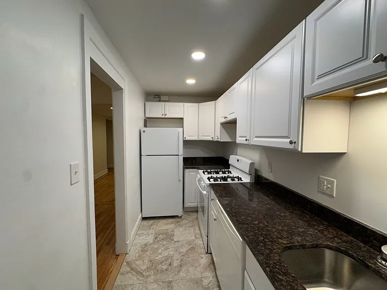 New King Edward Apartments — Photo 208